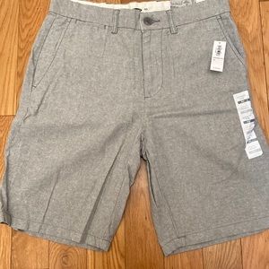 NWT Men’s Old Navy Ultimate Slim Dress Shorts Size 30 Light Gray